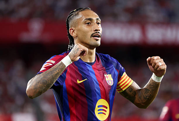 BouafifNour's tweet photo. Atleti completely shut the door on Alvarez, Inter and Lautaro shut the door on us too, Chelsea refused to negotiate over João Pedro, Kroupi Jr. suffered a serious injury the moment we became interested, Kane wanted to renew with Bayern, and every other striker either wasn't good enough or wasn't feasible for one reason or another.

It's almost as if fate didn't want us to sign a striker for our own good.