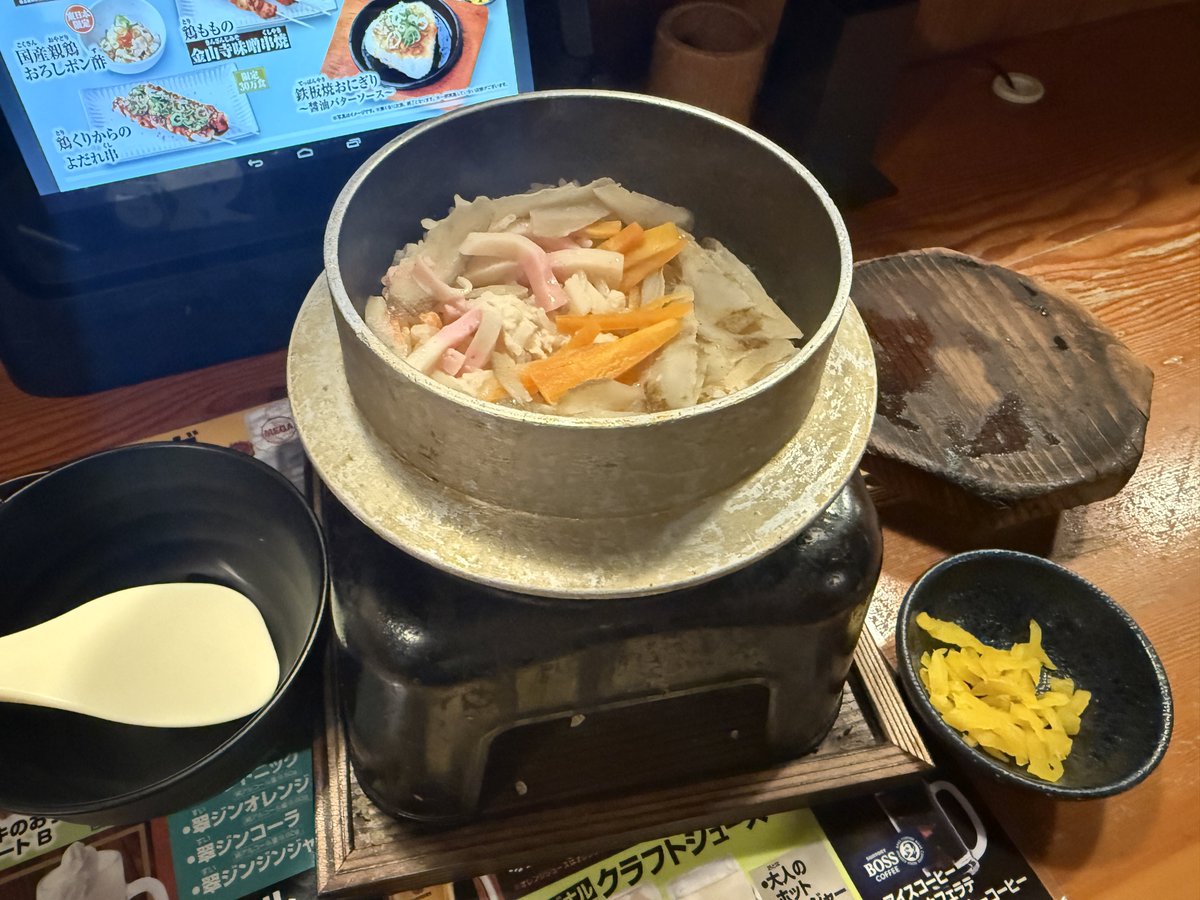 michsuzu's tweet photo. 全品390円の鳥貴族。明日から420円に値上がりして、ガチ貴族のお店になってしまうので、偽貴族として最後の晩餐を楽しんできた。ほんの10年前までは280円だったのが懐かしい

まあ、とり釜飯とかは値上げしても安すぎる感じはありますね https://t.co/4amxpnFj70