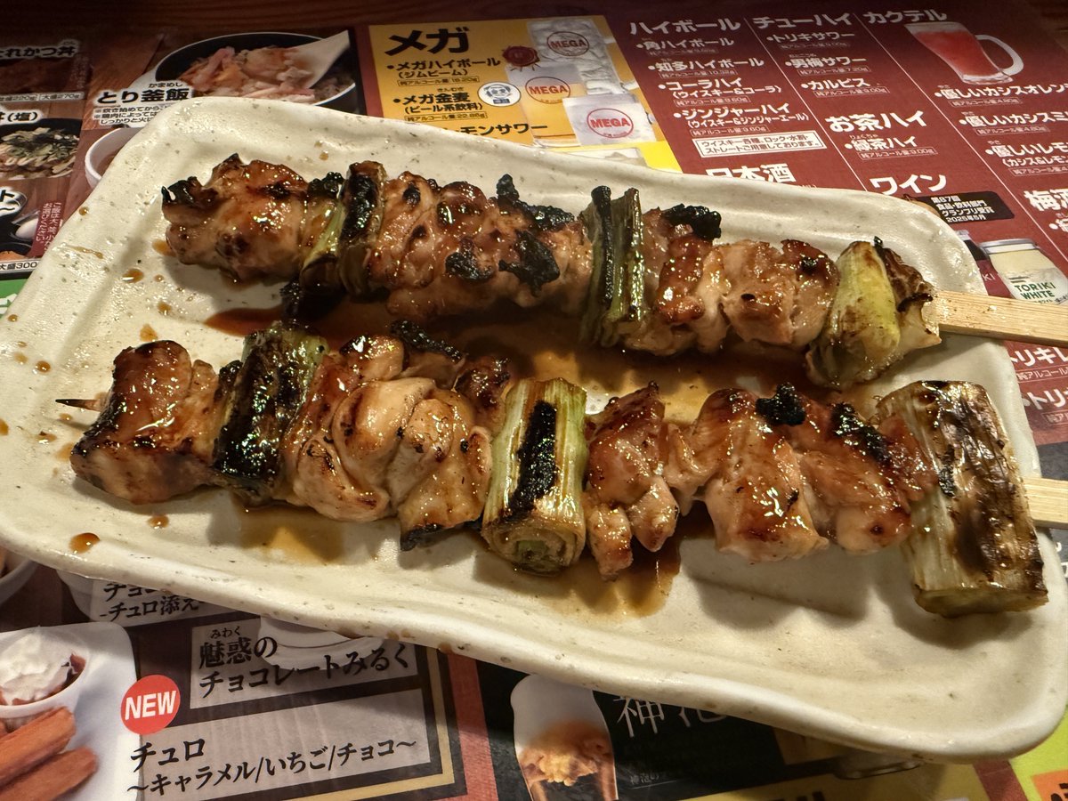 michsuzu's tweet photo. 全品390円の鳥貴族。明日から420円に値上がりして、ガチ貴族のお店になってしまうので、偽貴族として最後の晩餐を楽しんできた。ほんの10年前までは280円だったのが懐かしい

まあ、とり釜飯とかは値上げしても安すぎる感じはありますね https://t.co/4amxpnFj70