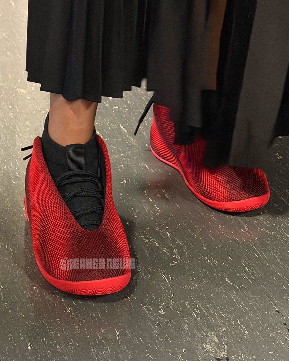 zSneakerHeadz's tweet photo. FIRST LOOK at Jordan Brand’s newest lifestyle sneaker, the AIR JORDAN VAIL 👀🔴

🔥 or 🚮⁉️ https://t.co/eNUw3mIC8N
