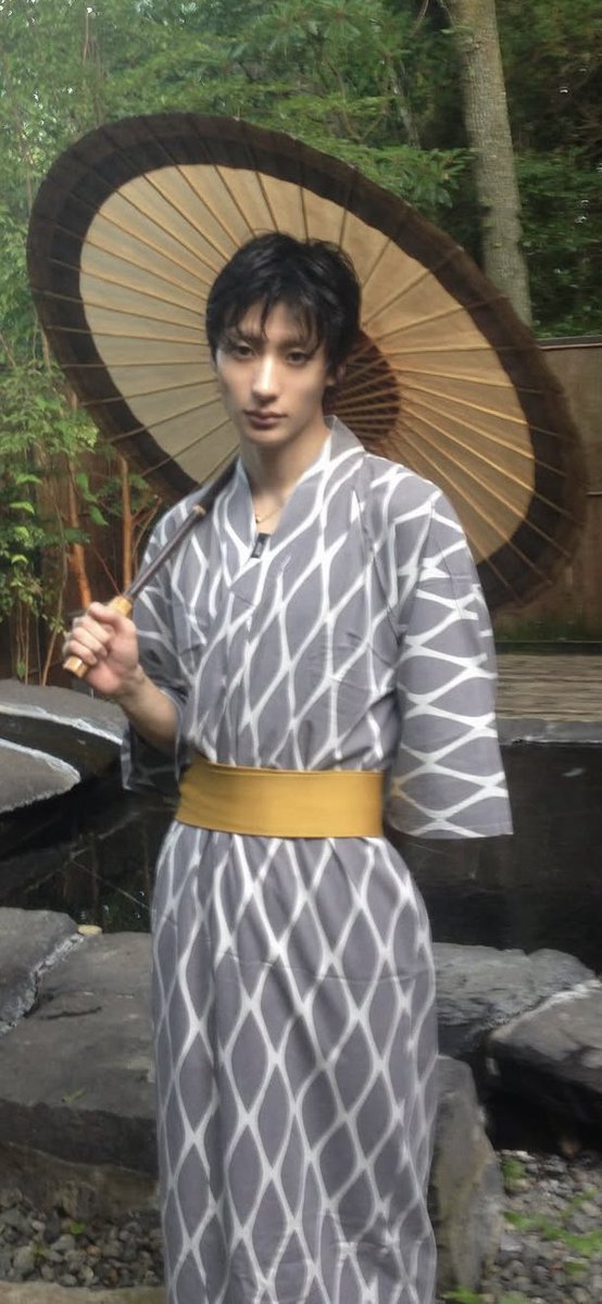 tontonsaurus's tweet photo. 아기커신의 성장일기 https://t.co/OQWLH1tmR3