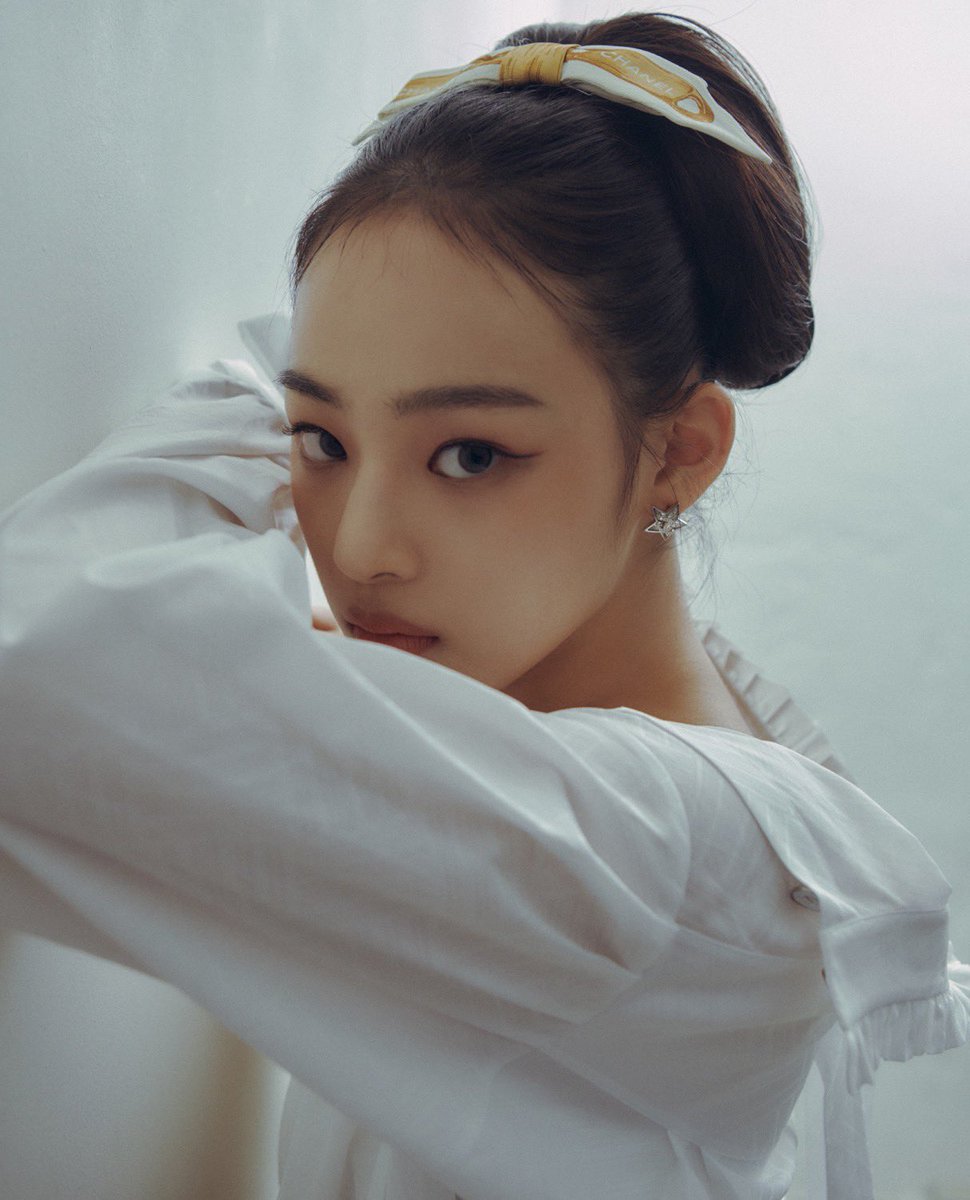 rrlxrrlx's tweet photo. 이게 B컷 화보라는거 진심 구라같으네  타율 미쳣다 https://t.co/m8kDSw0tyB