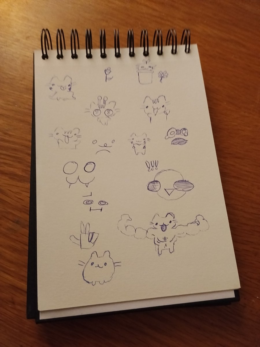 LunarSuki09's tweet photo. I did some doodles https://t.co/5WXDSdgDpO