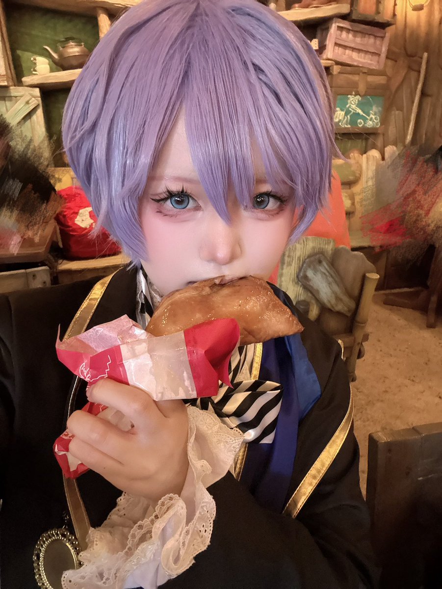v_i0i0's tweet photo. アウパ❗️お肉食べました🍖🍖おいしかった(>ᴗ<)
#Dハロ仮装2026  #ツイステ仮装 https://t.co/OgKAfGSfYE