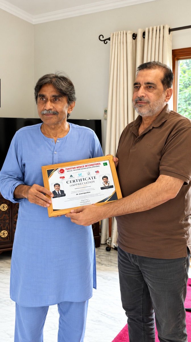 PMISWA1979's tweet photo. Grateful to meet Javed Miandad and present him with a Certificate of Appreciation for his ongoing humanitarian work. ❤️ A meaningful conversation with our President, Muhammad Iqbal Khan, about future community care. Together, we serve. 🤝 https://t.co/PbC0SHnr5L