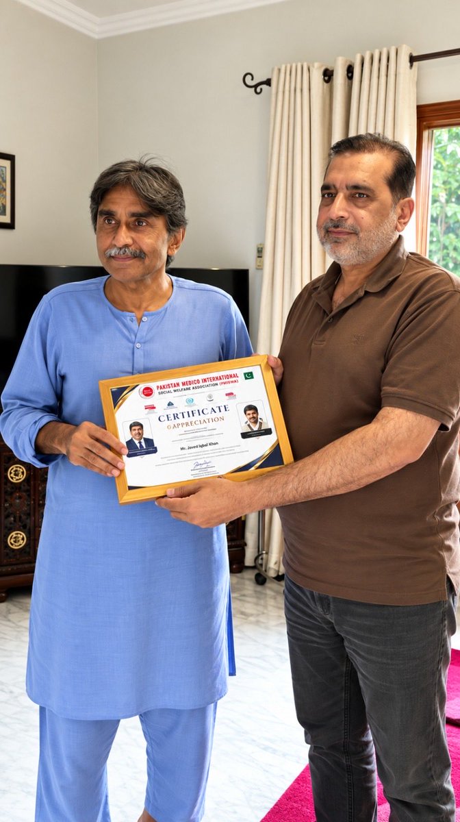 PMISWA1979's tweet photo. Grateful to meet Javed Miandad and present him with a Certificate of Appreciation for his ongoing humanitarian work. ❤️ A meaningful conversation with our President, Muhammad Iqbal Khan, about future community care. Together, we serve. 🤝 https://t.co/PbC0SHnr5L