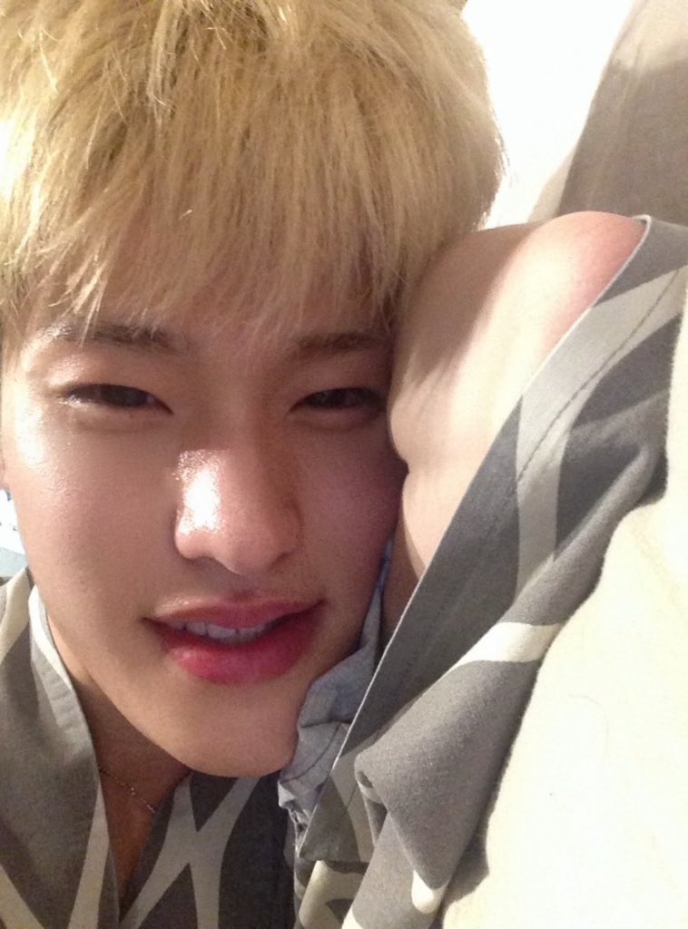 chuchyjong's tweet photo. สิ่งที่ร้ายแรงกว่าที่คุนคิด
1. หมอนกับผ้าห่ม
2. เตียง
3. ยูกาตะ https://t.co/OOxtFKkTja