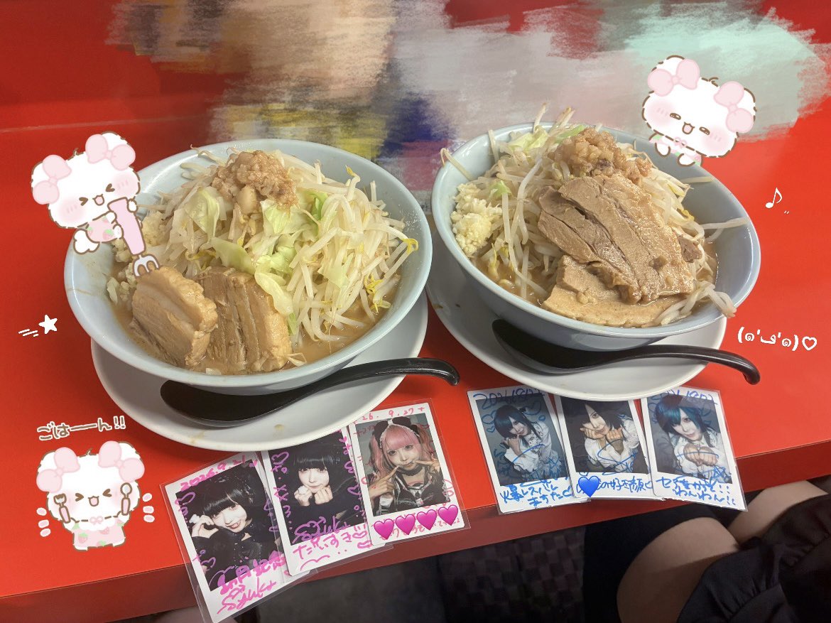 7chuq_'s tweet photo. 念願チェキ飯🩷💙⟡.꙳
初二郎系ラーメンおいしかった😋 https://t.co/hqGLh6xNmt