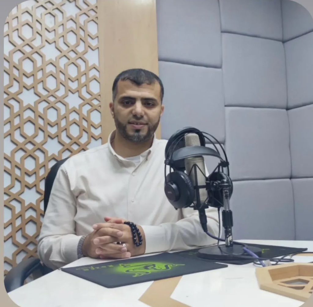 ahm3d_hamdan's tweet photo. استشهاد الصحفي في إذاعة القرآن الكريم محمد عبد العزيز النجار من سكان بلدة خزاعة في قصف من مسيرة إسرائيلية في مواصي بلدة القرارة شمالي مدينة خان يونس. https://t.co/uB5mDyKDz5