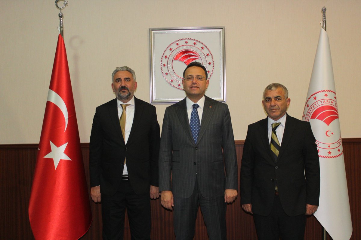 agri_esob's tweet photo. Birlik Başkanımız Arif Yıldıray HATUNOĞLU ile Oto Tamirciler ve Demirciler Odası Başkanımız Nizamettin GÜZEL, Tarım ve Orman Bakan Yardımcımız Sn. Ebubekir GİZLİGİDER’i makamında ziyaret etti.

Gerçekleştirilen görüşmede, Ağrı’da yapımı planlanan yeni sanayi sitesine ilişkin⬇️ https://t.co/Iy5jcFwbl2