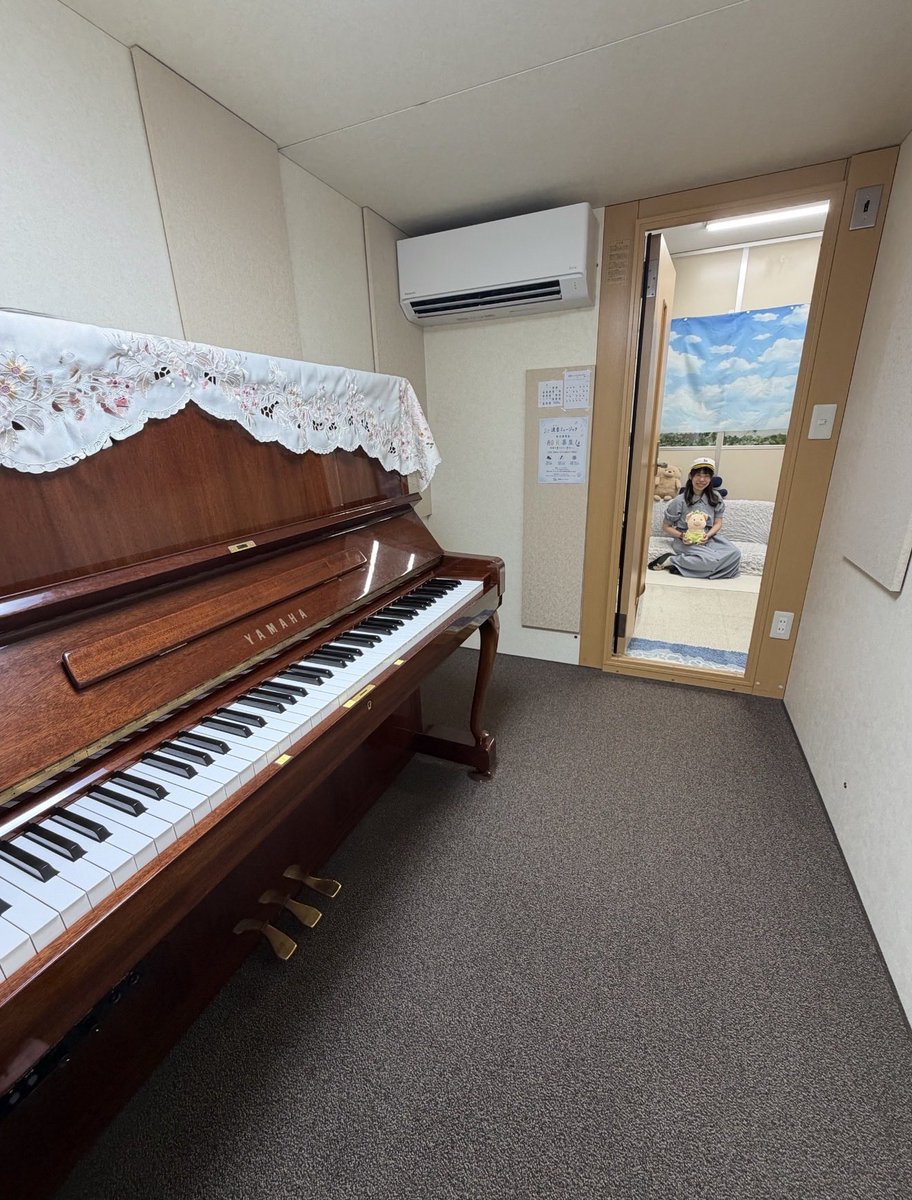 risanyan32's tweet photo. ぷーとんも防音室が気になっているのかな？ https://t.co/ppfQya7Vev