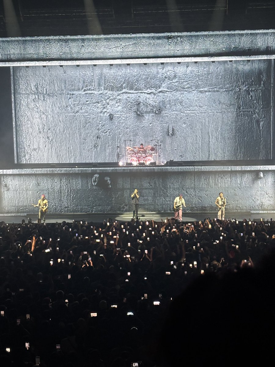 CoolayaChocola's tweet photo. 念願のA7Xは最高でした！
聞きたかった曲いっぱい聞けて幸せいっぱい❤️
気になってる人は絶対WOWOWの放送見てください！！
Coming back soon って言ってたので視聴率で再来日の可能性広がります！！ https://t.co/FpWp7vzj0a