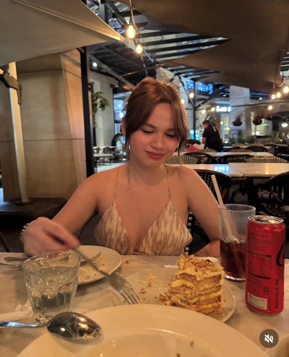 mariavee_'s tweet photo. 👀🤭 https://t.co/T82BEKNdZr