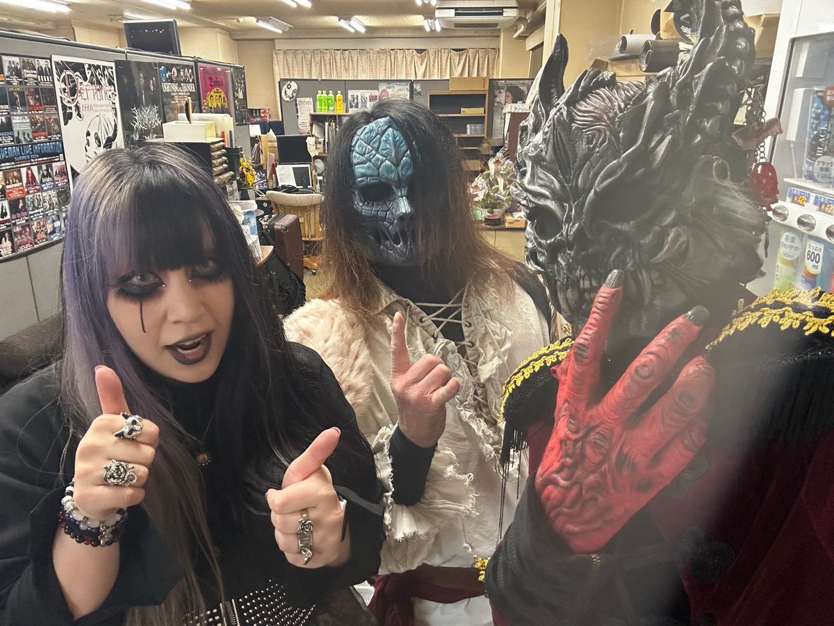 wester_5strings's tweet photo. 9/27ノW-バースデーショー②

ザ•ヒーナキャット✨

今回Mireiト一緒ニ、ツーピース編成！
カッコヨカッターゾ！！！

ソシテ、ケーキ🎂
プレゼンターモ、感謝ダゾ🙏

コレカラモ宜シクダゾ🔥
フハハハハハ😈🤘 https://t.co/isM0SZFadX