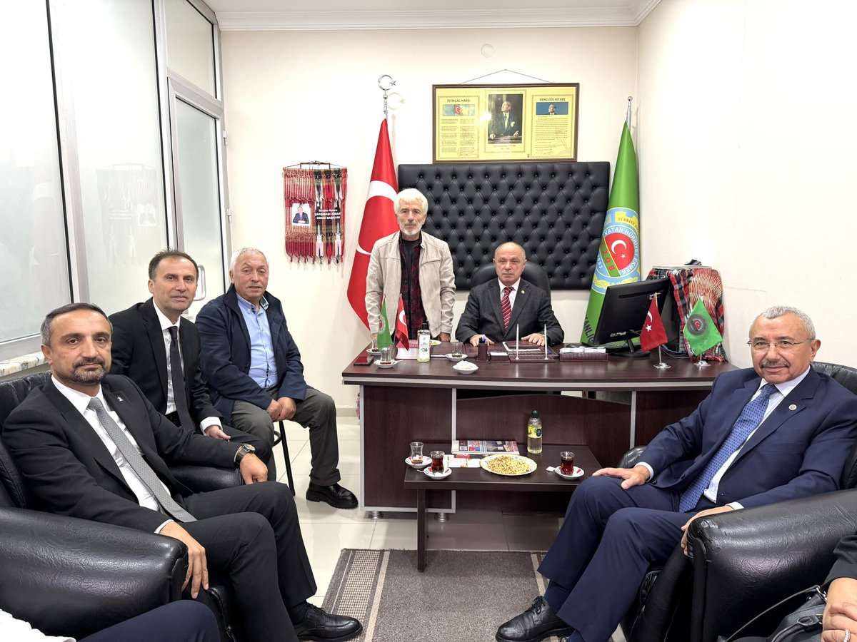 bbismailerdem's tweet photo. Trabzon Çarşıbaşı ilçesinde Ziraat Odası ve Esnaf odasını ziyaret ettik. Oda başkanları ve yöneticileriyle ilçenin genel durumuyla ilgili değerlendirmelerde bulunduk. Oda başkanlarına, yöneticilere görevlerinde kolaylıklar temenni eder, misafirperverlikleri için çok çok teşekkür ederim. @Akparti @aktrabzon61 @shnmustafakemal 
@61Hakankocaman  @atasoysukru 
@TufekSeher  @furkankoral61 @AKCarsibasiKad