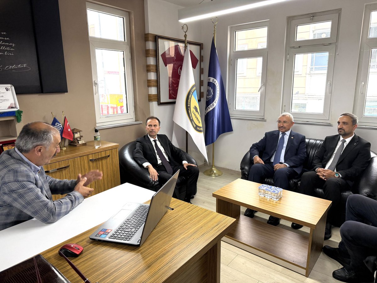 bbismailerdem's tweet photo. Trabzon Çarşıbaşı ilçesinde Ziraat Odası ve Esnaf odasını ziyaret ettik. Oda başkanları ve yöneticileriyle ilçenin genel durumuyla ilgili değerlendirmelerde bulunduk. Oda başkanlarına, yöneticilere görevlerinde kolaylıklar temenni eder, misafirperverlikleri için çok çok teşekkür ederim. @Akparti @aktrabzon61 @shnmustafakemal 
@61Hakankocaman  @atasoysukru 
@TufekSeher  @furkankoral61 @AKCarsibasiKad