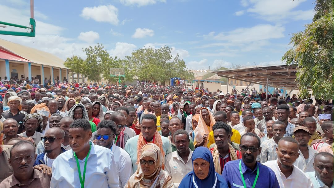 umutcagrisariii's tweet photo. Voters in #Somalia’s Hirshabelle and Galmudug are doing something simple yet powerful: choosing, with their own hands, who will speak for them at the district and state level. 

This is what one person, one vote means in practice. Whatever the skeptics say, this is how democracy takes root and accountable governance is built, one ballot at a time