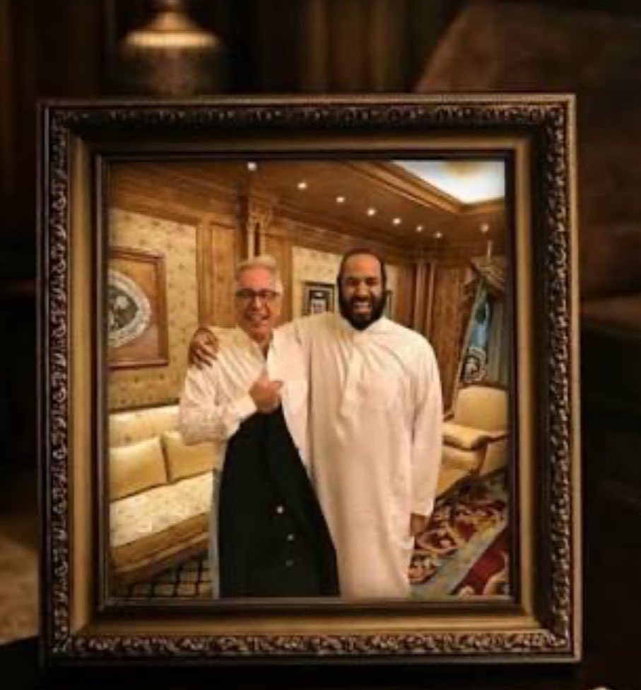 MonaElk99's tweet photo. @F6IS_ @a7644 @BinSfrann ها ها ها 
قلبك عامر بالإيمان انت و الشمام بن سلمان الذي وجدت صوره في جزيرة ابستين للدعارة واغتصاب الأطفال https://t.co/zQmufYhWSW