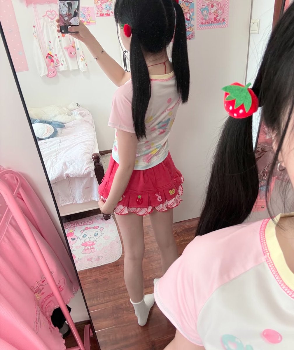 rinkou9368's tweet photo. 刚玩x～刚拍的，上供

有人想锐评一下我18岁的燥福嘛 🥹   

看完不许瞎说，赶紧看，我要删了… https://t.co/7z4Iai5CYI