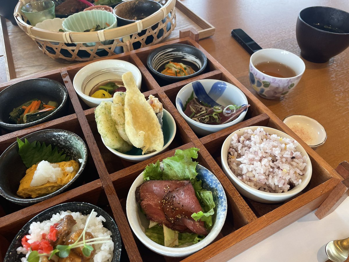 shaku8samurai's tweet photo. ご報告

実は僕の本が出ます。

本日は打ち合わせ。
また一つ夢見た事が転がり込んできました。

出版社さんが
生き様に興味を持ってくださり
スカウトしていただき恐れ多くも
自叙伝を作る事になりました。

ハウツーなどではなく
ノンフィクションです

僕の生き方や捉え方が誰かの力になれば https://t.co/Dj7VZpMl4g