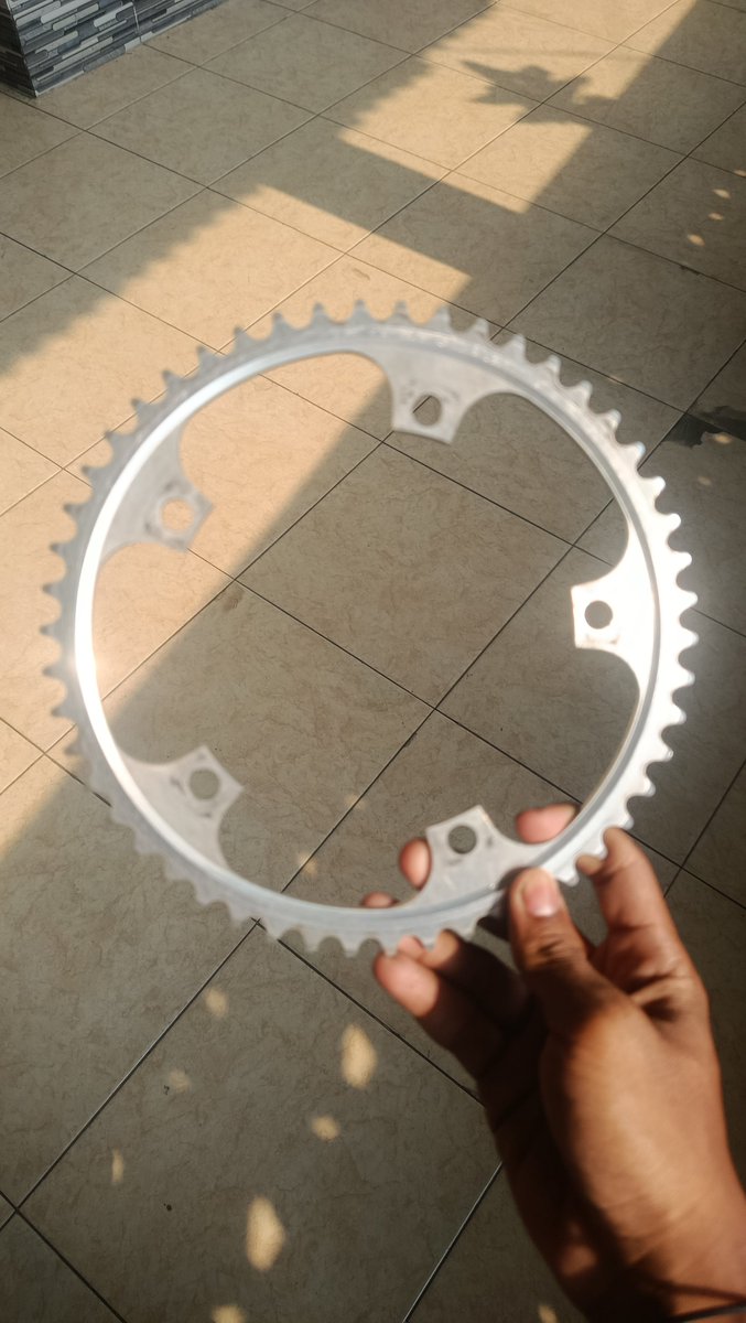 Sannzyy13's tweet photo. wts chainring Dura Ace njs 50t 
harga 600k nego
lokasi Tangerang kabupaten 
ready kirim kirim 
#fnfjb https://t.co/nG2iPXADnc