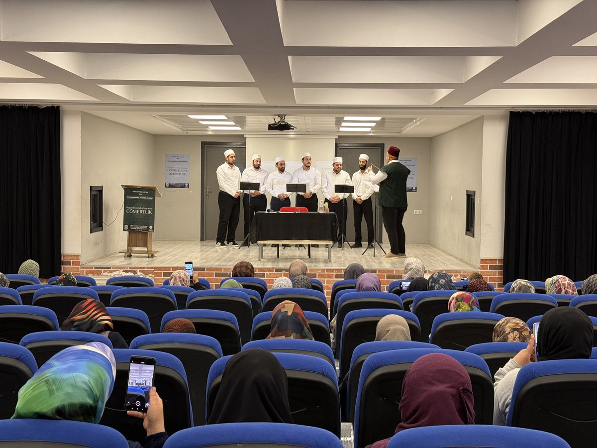 UlusMuftuluk's tweet photo. Mevlid-i Nebi Konferansı Düzenlendi

Ulus Müftülüğümüz tarafından Mevlid-i Nebi Haftası münasebetiyle hanımlara yönelik Mevlid-i Nebi Konferansı düzenlendi. https://t.co/Jfws1R7oLY