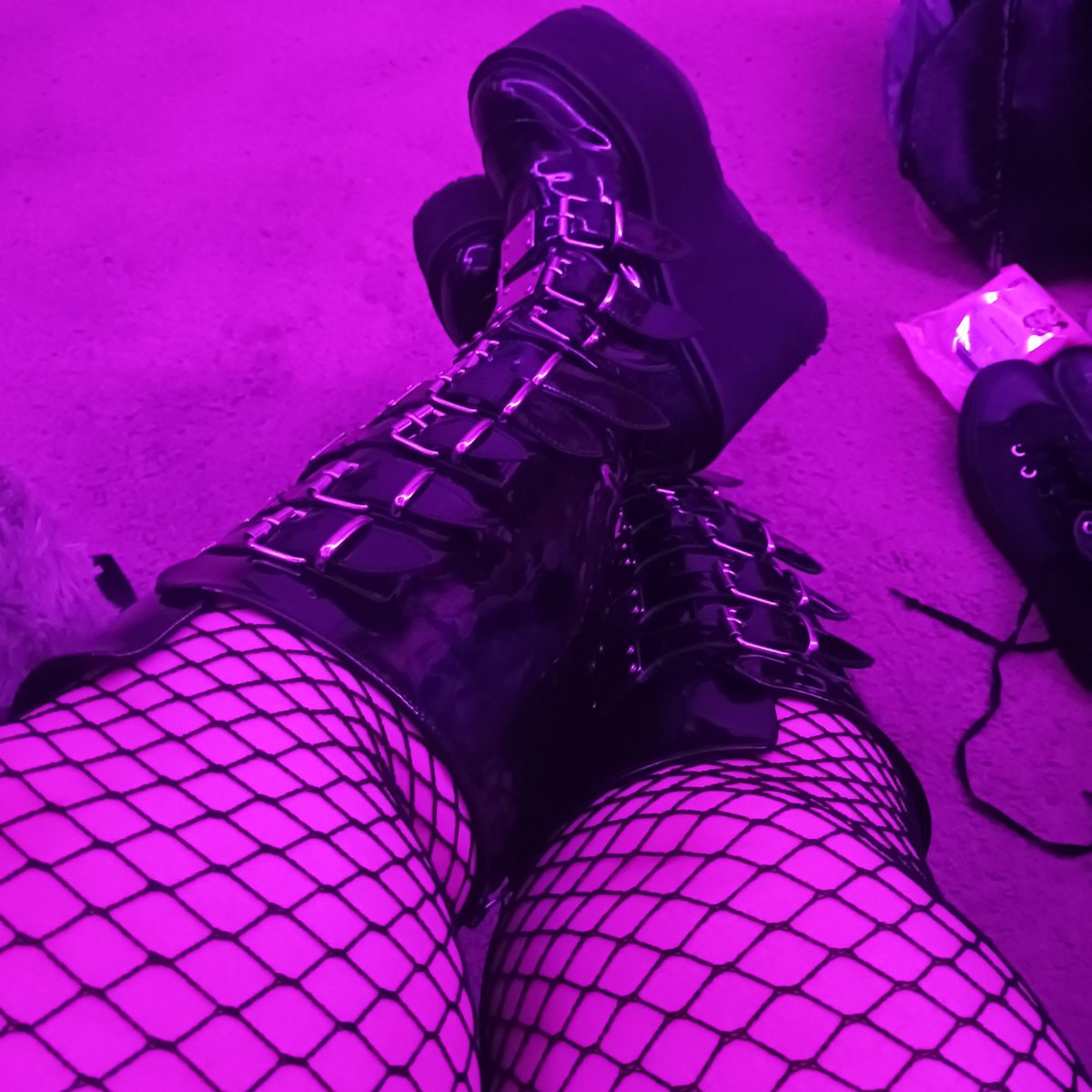 SpookyMeow666's tweet photo. Do it. 
#gothboots #fishnets #goth #nsfwtwt #findom #drainyourwallet #legs #thickthighs 

https://t.co/mq6HKeFIXI https://t.co/fzGu1PWD7M