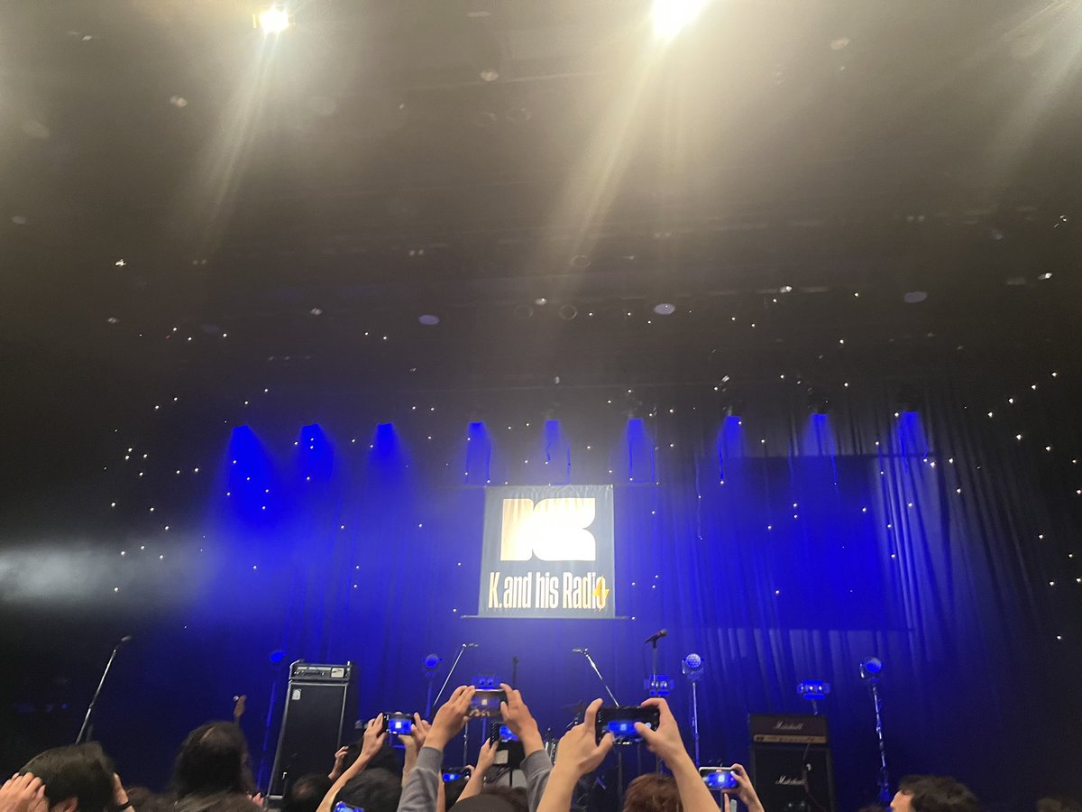 Rush283's tweet photo. いや〜あのが最高なのはもちろんすぎるけどもギターウルフも最高だった！！！
あのちゃんのパジャマ衣装可愛すぎたし3列目センターで見れたのは最高(おじさんは腕を畳んでね)
ギターウルフの時のフロア中央のモッシュ最高😭Seijiさんと永野が目の前思いっきりダイブしてきてありえん最高でした！ https://t.co/qZ2T06vYba