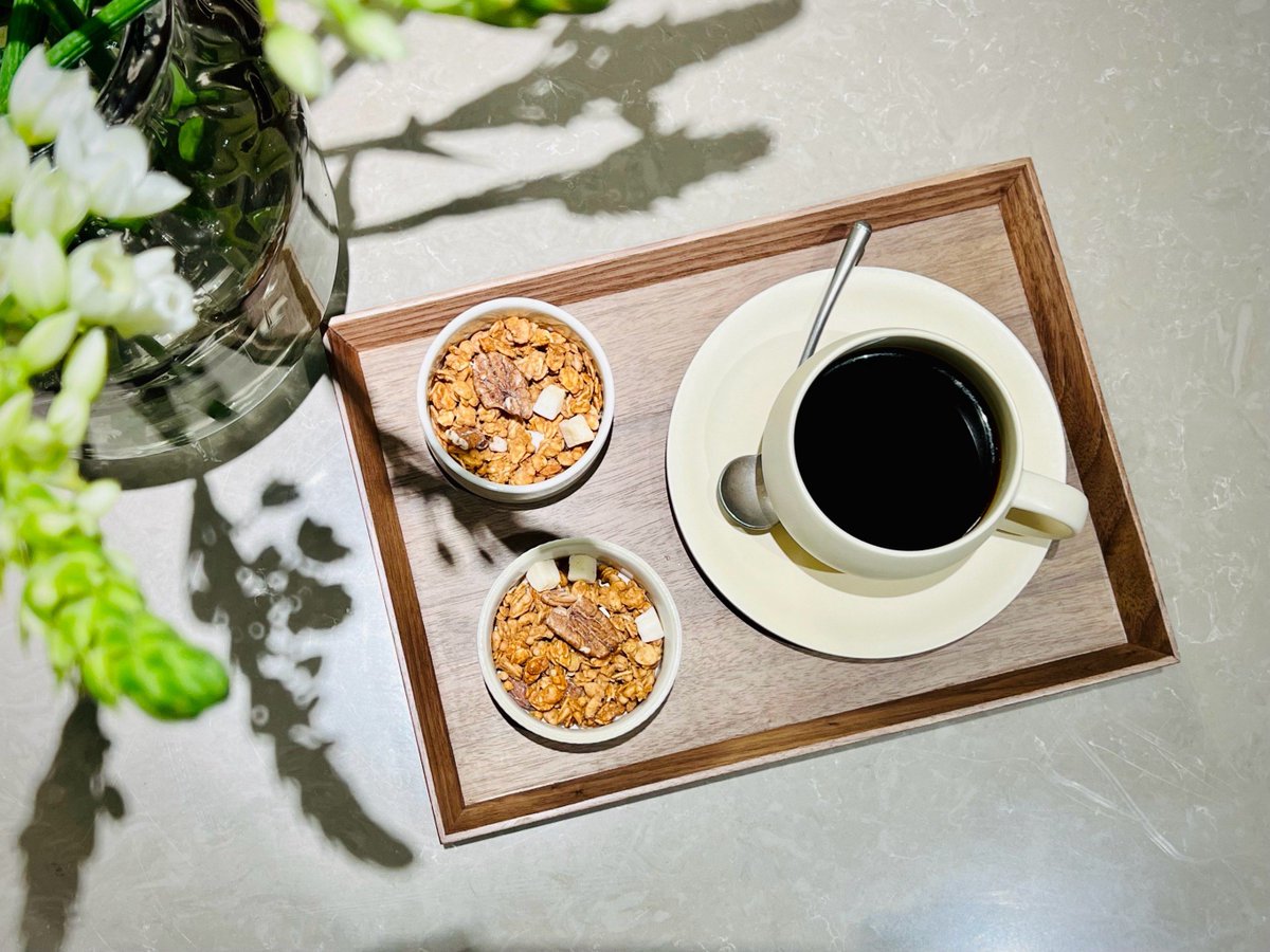 Elsy8qlg6's tweet photo. Prepara un fresco café con leche de avena en 5 minutos: mezcla espresso concentrado, leche de avena batida y un toque de canela. Listo para disfrutar! https://t.co/dtCpxTLuh1