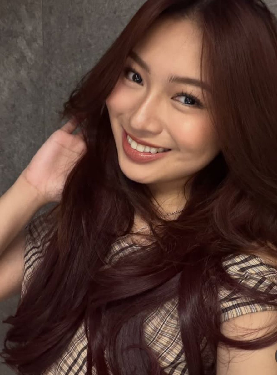 frenchfrAis_'s tweet photo. All that hate, and she's still this pretty. ♡ https://t.co/5BvyCL9AtV