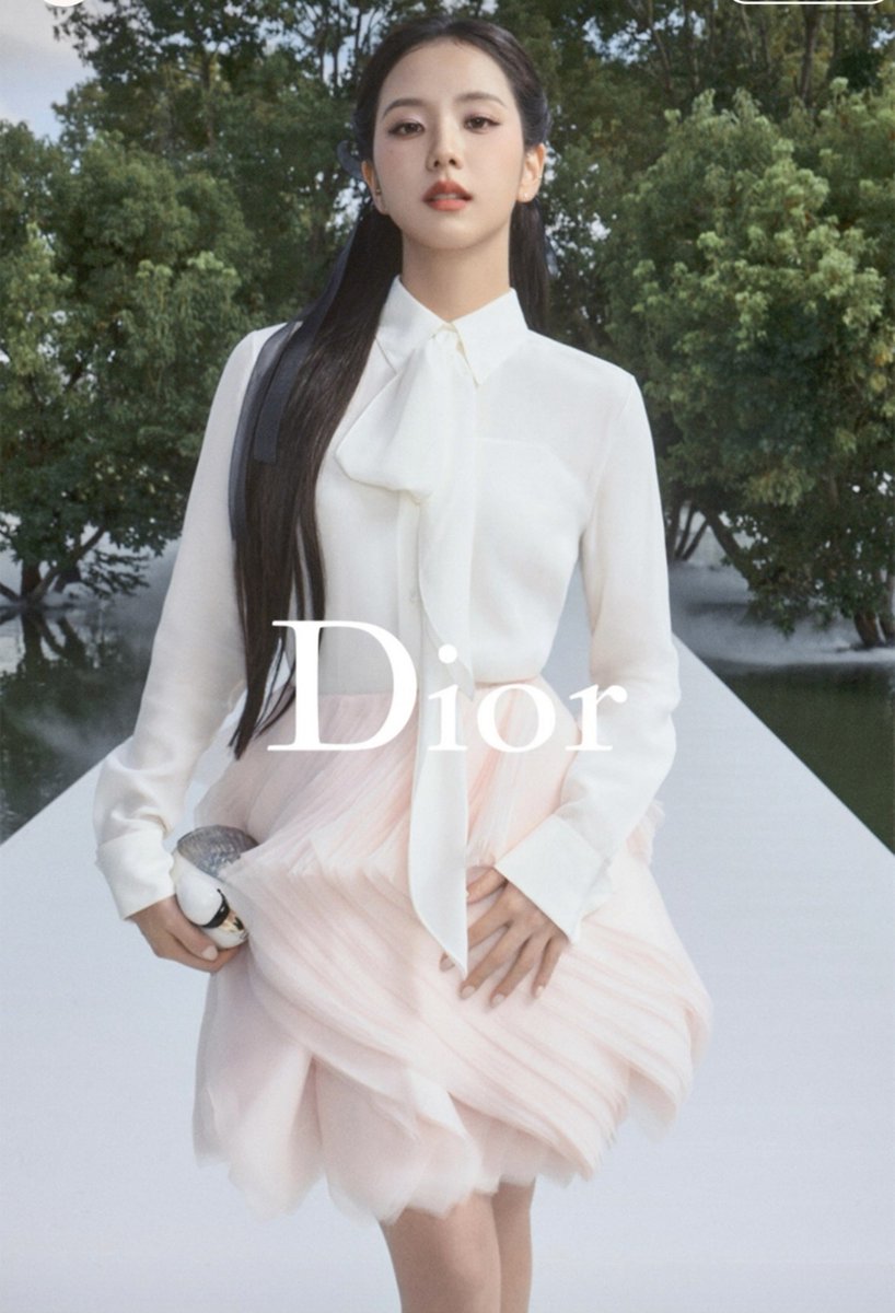 shamsoosexual_'s tweet photo. #JISOO from Dior’s IG story

HUMAN DIOR JISOO AT PFW 
#JISOOxDiorSummer27 https://t.co/wmP7dXQbRT