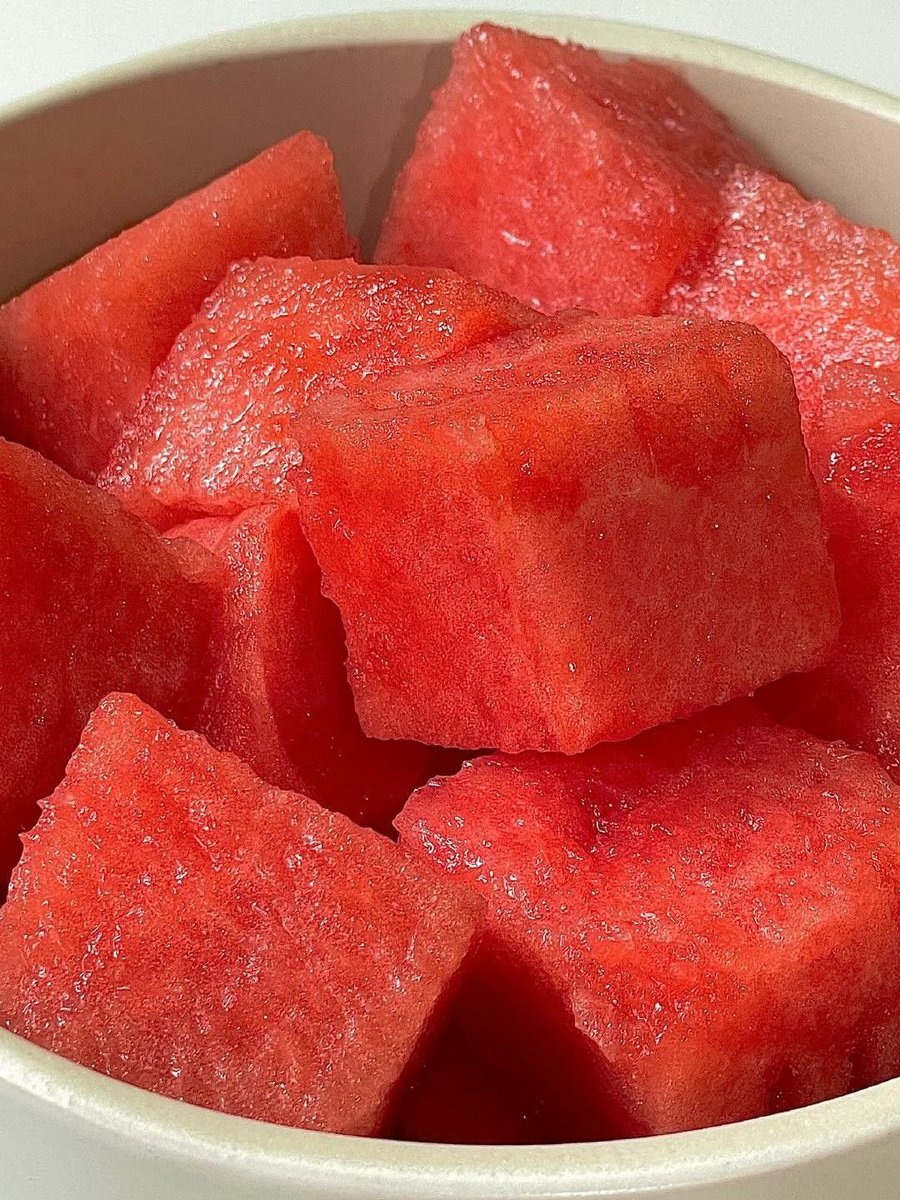 bleuwiny's tweet photo. mango              or                    watermelon https://t.co/bmUR4Aw7yt