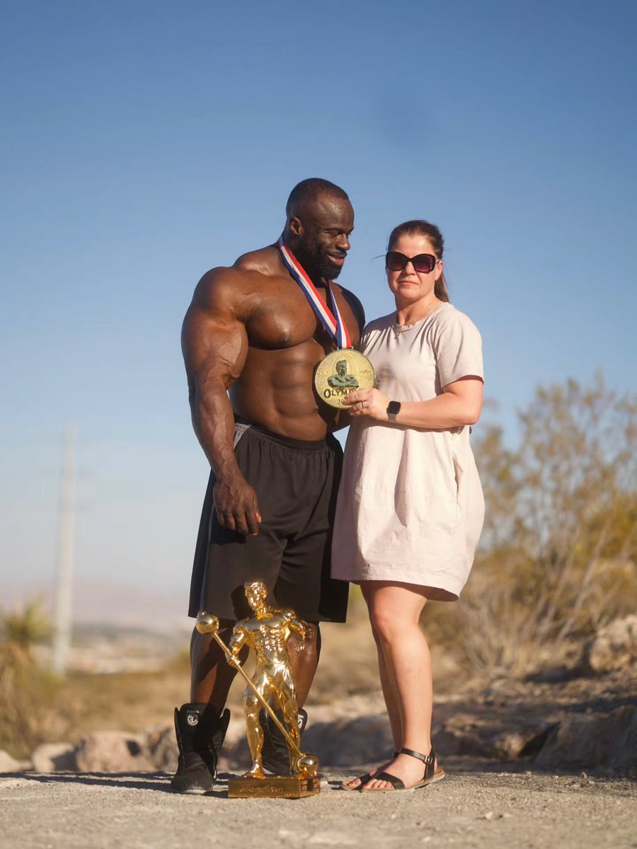 PulseNigeria247's tweet photo. FUN FACT: Samson Dauda’s wife, Marlena Gustowska, is also his head coach. 💕

They met at a gym in 2012, got married in 2023, became his head coach in 2024 and helped Samson win Mr. Olympia that same year.

Marlena is the first woman to coach a Mr. Olympia champion. 👏🏽 https://t.co/4nRzpycCkN