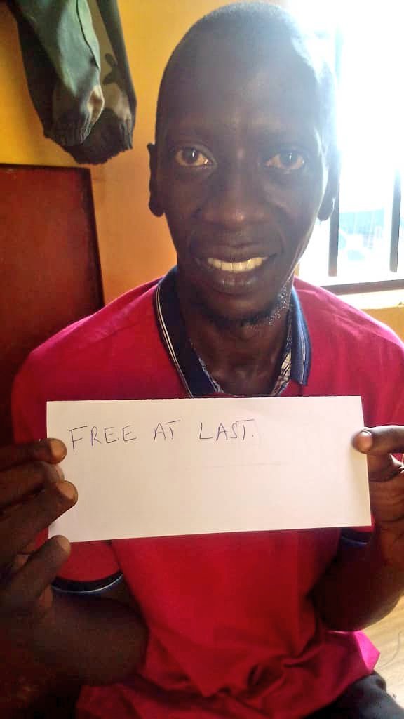 GodwinTOKO's tweet photo. The military in eastern DRC arrested @SamMugumya, tried, & sentenced him to EIGHT years in jail.

He literally walked out of that horrible ordeal smiling.  Took the "professional" Ugandan army just a few weeks to permanently disable him!

But I am supposed to be a proud Ugandan because this is the only country I have! God! 🇺🇬💔