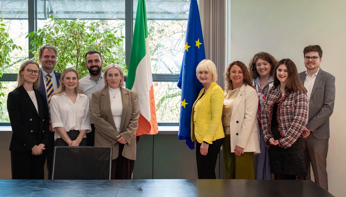 IrishRegions_EU's tweet photo. Today, Minister of State Marian Harkin TD represented the Irish Presidency at the @EU_CoR for an exchange on the Opinion "Skills for the Future". 
Irish Delegation members Cllr Emma Blain &amp; Cllr Jack Murray had the opportunity to meet Minister Harkin 🇮🇪 🇪🇺

#SEDEC #EUinMyRegion https://t.co/fihDFZ0nP0