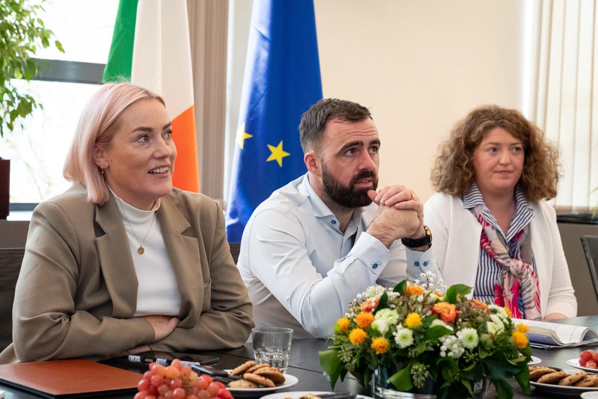 IrishRegions_EU's tweet photo. Today, Minister of State Marian Harkin TD represented the Irish Presidency at the @EU_CoR for an exchange on the Opinion "Skills for the Future". 
Irish Delegation members Cllr Emma Blain &amp; Cllr Jack Murray had the opportunity to meet Minister Harkin 🇮🇪 🇪🇺

#SEDEC #EUinMyRegion https://t.co/fihDFZ0nP0