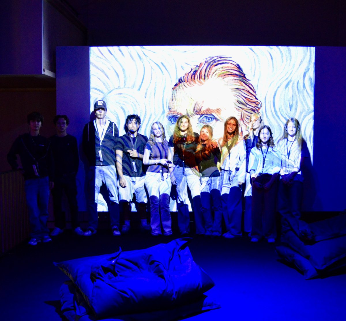 HullZurich's tweet photo. Art History trip to the Vincent van Gogh exhibition: VINCENT – Between Madness and Wonder. #hullsschoolofficial #ArtHistory #VincentVanGogh #VanGoghImmersive #ImmersiveArt #VINCENTBetweenMadnessAndWonder #VINCENTZwischenWahnUndWunder #LichthalleMAAG #Zürich https://t.co/oGedUGrqsA