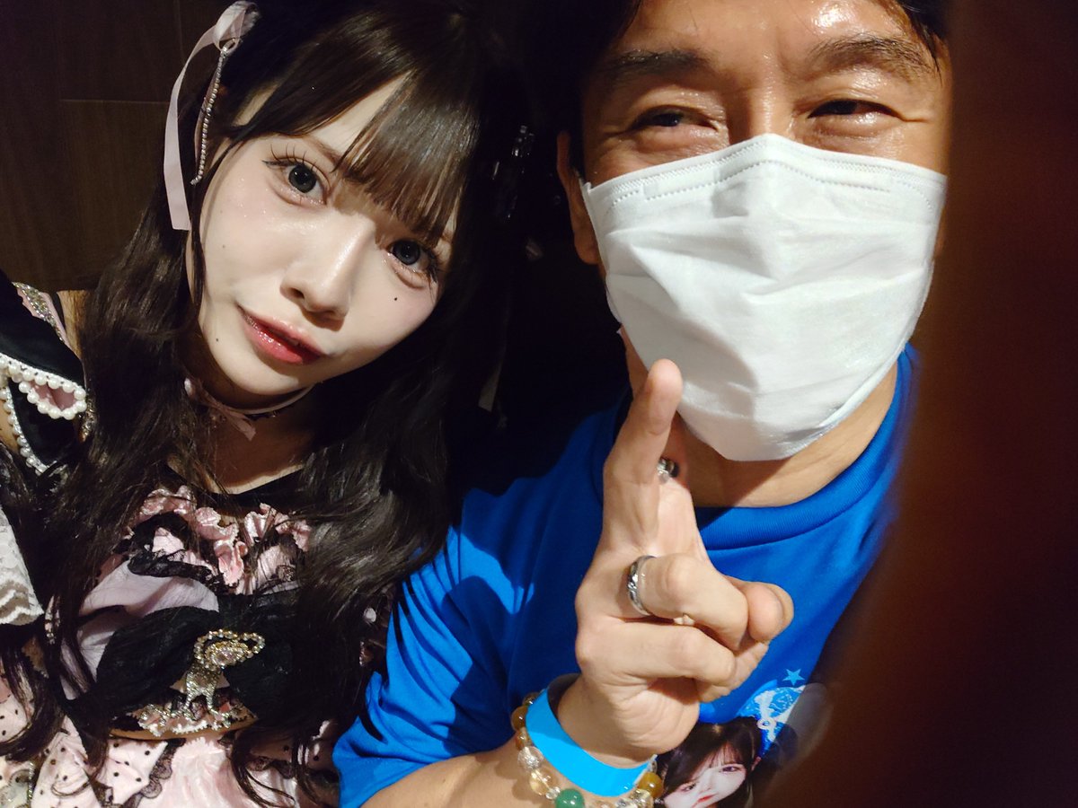 yuka3nya's tweet photo. マスクしてるから直さなくていーやなんて思て撮たのに指入てるし顔倍くらいだしちょと泣いてるでもかわいいさんはかわいいさん💙 https://t.co/AuDEYEMCCc