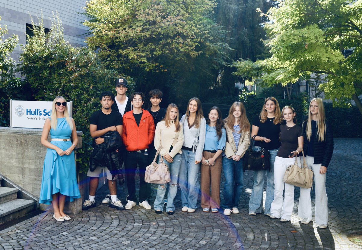 HullZurich's tweet photo. Art History trip to the Vincent van Gogh exhibition: VINCENT – Between Madness and Wonder. #hullsschoolofficial #ArtHistory #VincentVanGogh #VanGoghImmersive #ImmersiveArt #VINCENTBetweenMadnessAndWonder #VINCENTZwischenWahnUndWunder #LichthalleMAAG #Zürich https://t.co/Nnd2gOi2Fa