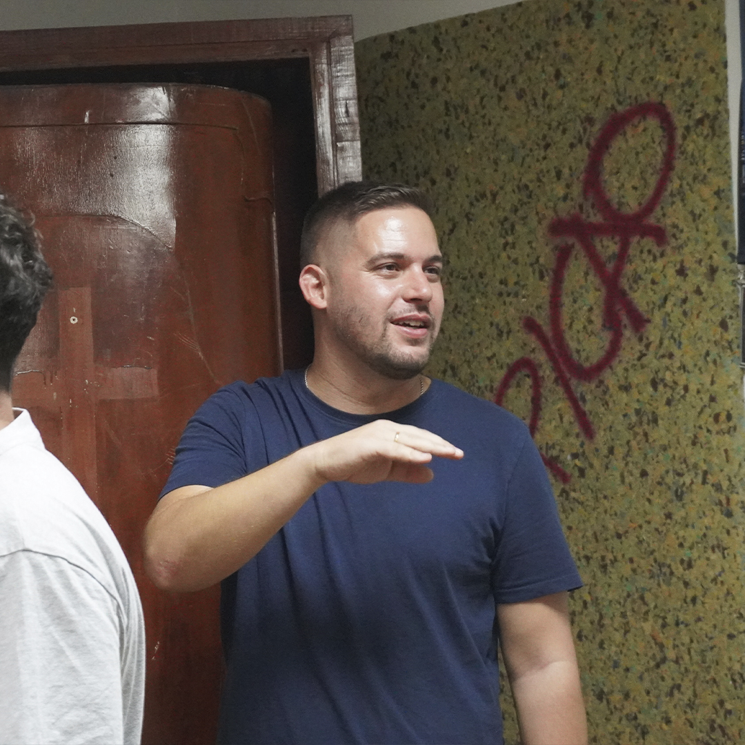 ChirigotaBizc8's tweet photo. 🥁 Un año más, volvemos a abrir las puertas del local de ensayo para que las nuevas letras florezcan, las primeras veces nos generen expectación y volvamos a regalarle a Cádiz por febrero un pedacito nuestro.

Deseando que llegue 2027 para que disfrutéis de "No salimos" https://t.co/xPRMRj7HU6