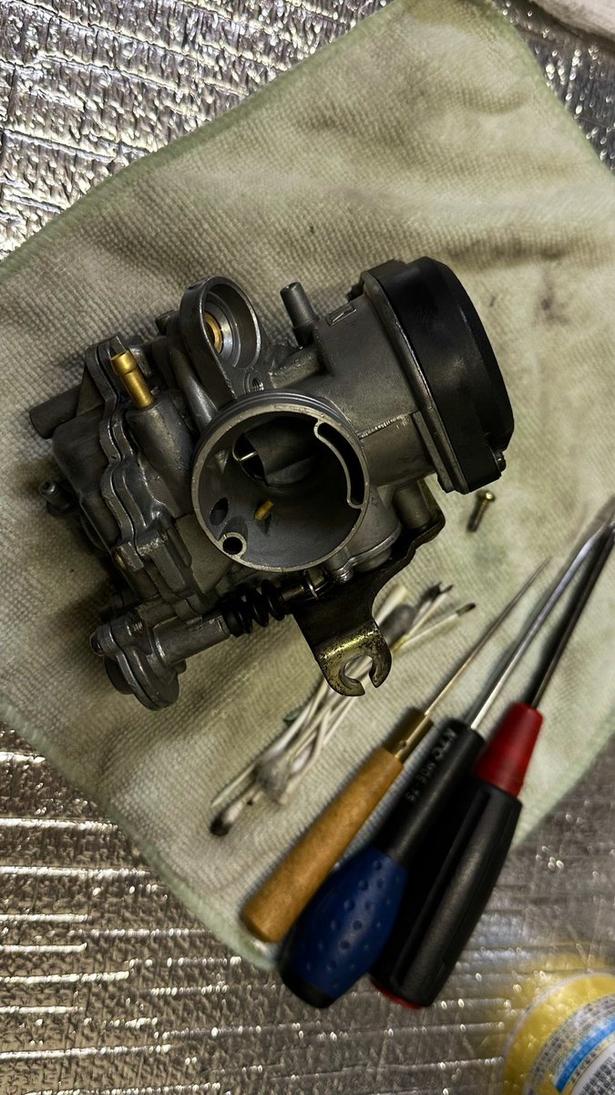 J_KWBT's tweet photo. 全ての穴を完全に掃除しました、これで走らなかったら原因は別の部分ですよ笑 https://t.co/4FU6EpJklB
