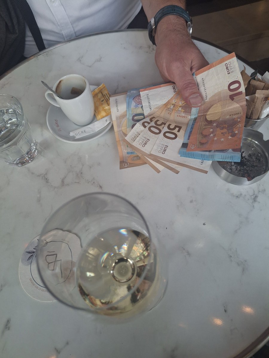 Pryncesslaila's tweet photo. This is how he thanked me for having a drink with him https://t.co/AgNvNzY8LS