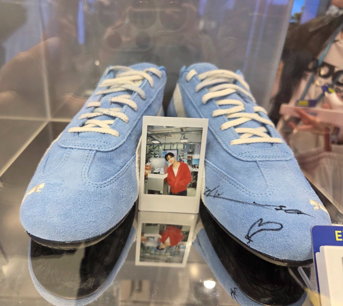 featlsw's tweet photo. sangwon left a polaroid of himself inside the acrylic box with the exclusive speedcat decon he signed! this is SO CUTE omg 😭🩵 https://t.co/3Pg2dZdbOu