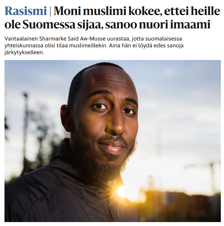 NooraMuittari's tweet photo. Kun kysytään "mikä islamisaatio", niin tämä on se islamisaatio.

HS on saanut katunimikkeen Hamasin Sanomat (aivan aiheesta), mutta saattaa olla jo seuraavassa evoluution vaiheessa: Halalin Sanomat (tai Hadith Sanomat?).

Milloin haastatellaan sympaattisesti imaami Sharmarke Said Aw-Mussea, milloin ensimmäistä muslimirehtoria, islaminuskonnon opettajaa Suaad Onninselkää.

Molemmat ovat Suomen Muslimifoorumin äänenkannattajia, joka taas Suomen islamisaatiota ajava moottori.

Koskeepa keskustelu Suomen Muslimifoorumin kannanottoja, islamin opetusta yleisesti tai hijabeja, niqabeja ja burkhia tai ramadanin viettoa, se noudattaa aina "kaksisuuntaisen kotoutumisen" asennetta, joka kuitenkin toimii aina vain yhteen suuntaan:

Joko suomalainen yhteiskunta mukautuu muslimien toiveiden mukaiseksi tai suomalainen yhteiskunta saa syytteen islamofobiasta ja rasismista.

Jostain syystä keskustelu pyörii aina vain sen ympärillä, joka takaa islamille erityisoikeuksien vaatimisen ja erityiskohtelun alaisen toiminnan säilymisen.

Klassista islamisaatiota.

Joten kysymys säilyy yhä:

Suomessa on uskonvapaus; mutta mitä tehdä tilanteessa, kun uskonvapautta käytetään kaapuna, jonka alla toimitaan poliittisena liikkeenä?

Jos uskonnonvapauden nimissä ajetaan poliittisen ja uskonnollisen siiven sisältävää ideologiaa, jonka keskeisenä tarkoituksena on vallitsevan yhteiskuntajärjestelmän korvaaminen toisella, on enemmän kuin perusteltua pohtia kuuluuko sen ajaminen uskonnonvapauteen.

Niin pitkään kun islamista puhutaan ainoastaan uskontona, kiistetään sen poliittinen luonne ja islamisaation annetaan edetä.

Siten islam valloittaa yhteiskunnassamme tilaa askel askeleelta, käyttäen arvojamme ja vapauksia aseina meitä itseämme vastaan.

Aivan sotalordin oppien mukaisesti; ja aivan kuten jihadistit ovat ääneen sanoneensa tekevänsäkin.

Sillä islam ei kotoudu eikä islam integroidu. Islam islamisoi.