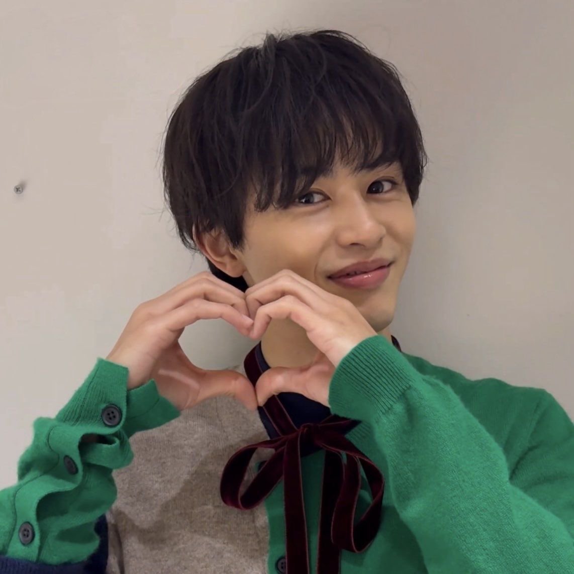 yoo_youngja_e's tweet photo. ひゃっほい〜！
久々のツイートになってしまいましたね💦
フォロワーの皆さん、私のこと忘れてないですか🫣💭
明日は私の生誕祭なので、推しからのメッセージが楽しみです🙂‍↕️💚💜 https://t.co/frPDg3uRyZ