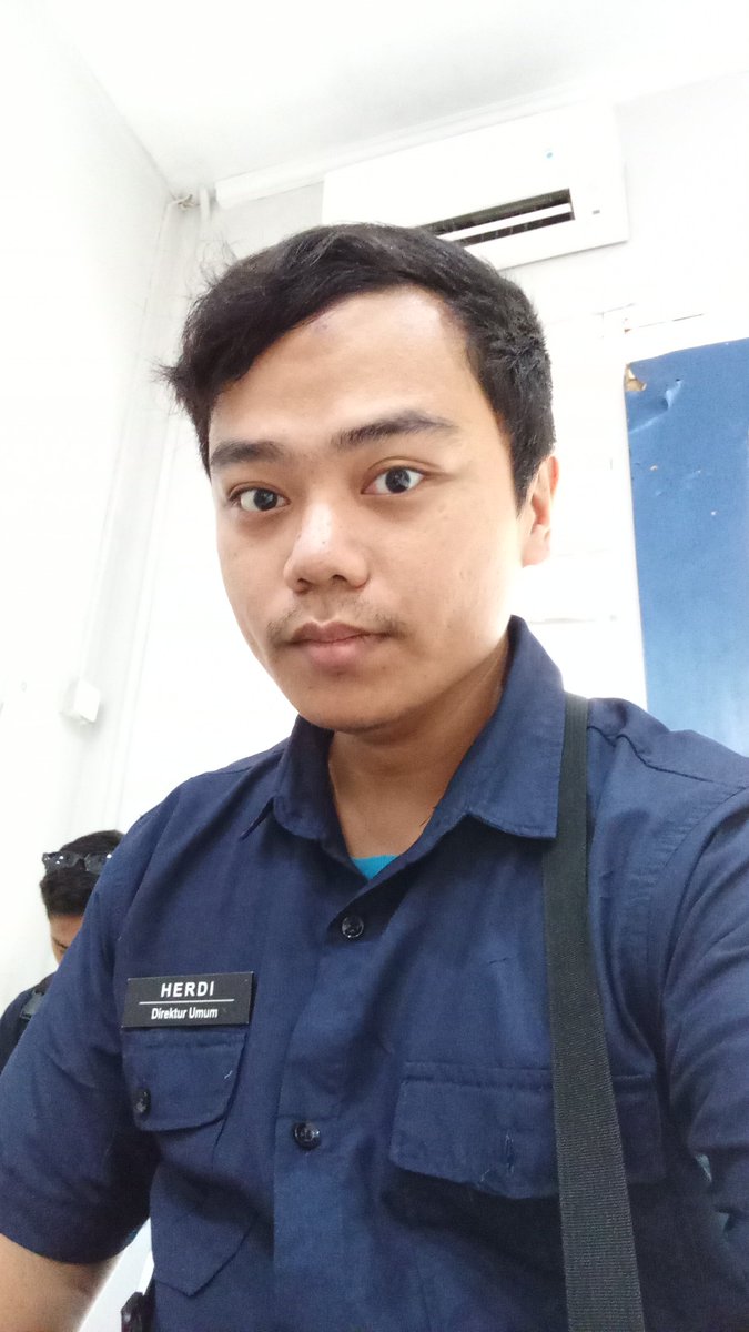 herdi1510's tweet photo. Ke bank dulu buat ngurus gaji bulanan pegawai. https://t.co/PIUwLekTff