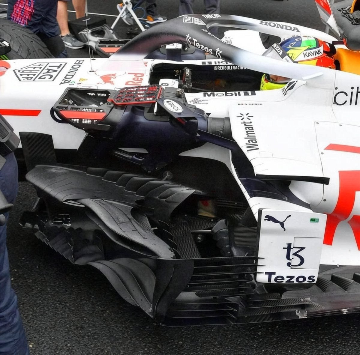 FDataAnalysis's tweet photo. #F1 bargeboard complexity peaked in 2021: here's Newey's 2021 Red Bull in the special white livery used in Turkey!

Due to this complexity, following the car in front was a NIGHTMARE! Things improved massively the following year, with the start of the ground-effect era https://t.co/ooJUm9OG4Q