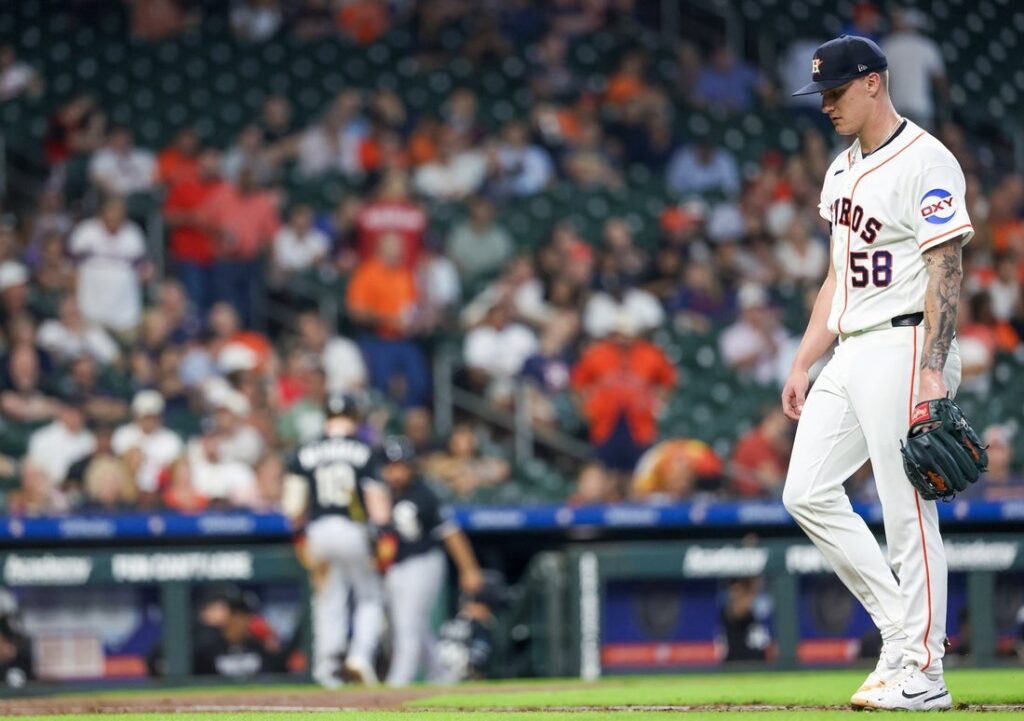 AltuveEnjoyer's tweet photo. Hunter Brown, you’ve been getting JV comparisons since your debut. Today, you make your first start since he made his last.

The season is in YOUR hands now. Take the ball and own it.

Survive today, and tomorrow we go to war.
#ChaseTheFight https://t.co/0aVeYruE22