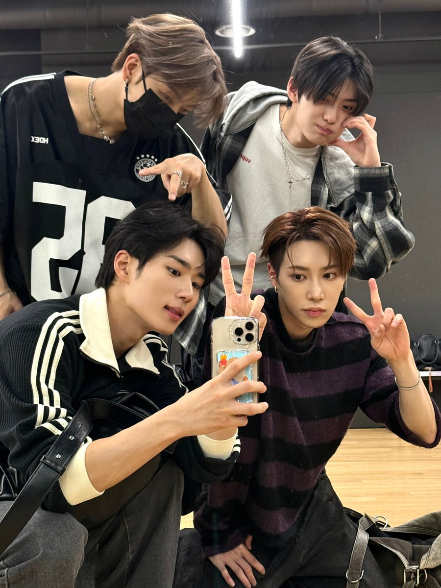 boriguma's tweet photo. 헐 준서가 1년 전 오늘 알디원 사진 보내줬음😭😭😭 https://t.co/AXMnt2IQCI