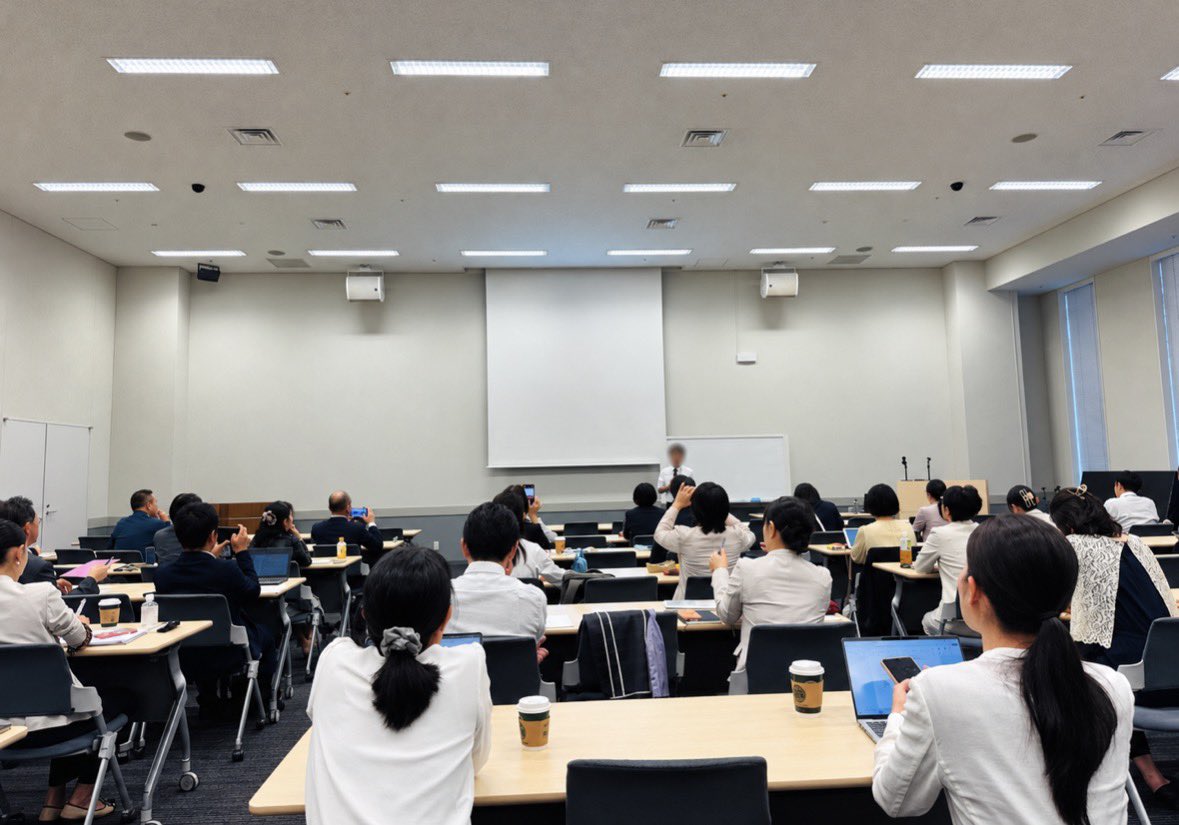 hajikano_hiroki's tweet photo. 【参政党議員団勉強会】

本日は、被災地から戻り、夕方からの参政党議員団勉強会に出席しました。

講義内容は非公開のため詳細はお伝えできませんが、参政党は「学びの党」、学んだことを国政に活かせるよう、これからも精進してまいります。#参政党 #はじかのひろき https://t.co/iT95Ak4JtY